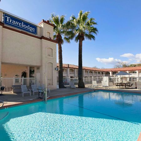 Travelodge By Wyndham Redding Ca Екстериор снимка