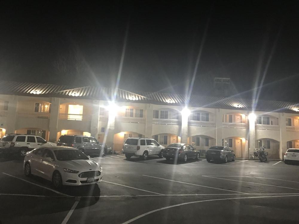Travelodge By Wyndham Redding Ca Екстериор снимка