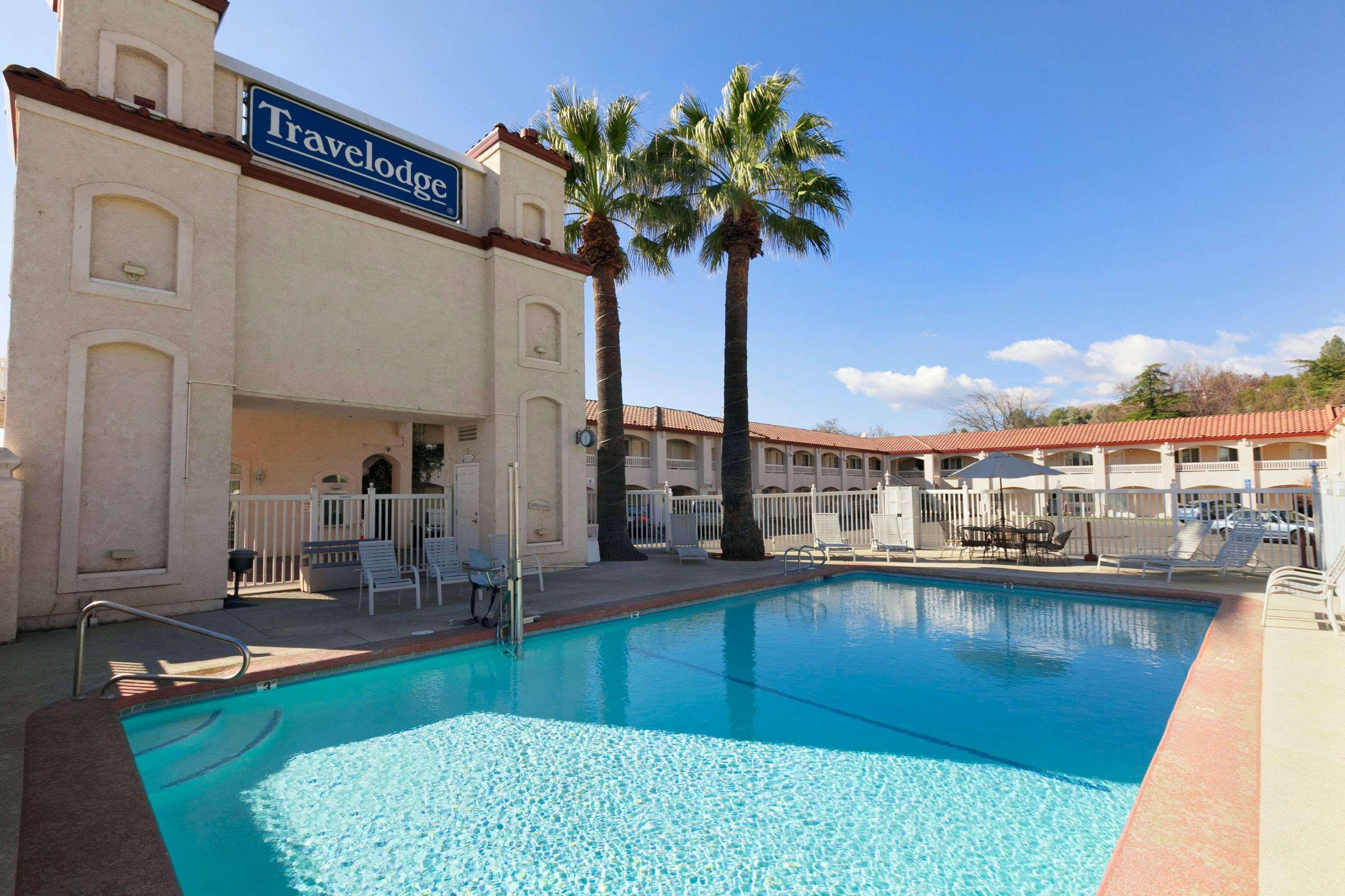 Travelodge By Wyndham Redding Ca Екстериор снимка
