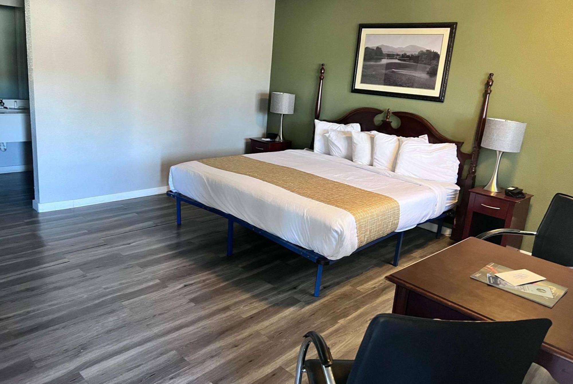 Travelodge By Wyndham Redding Ca Екстериор снимка