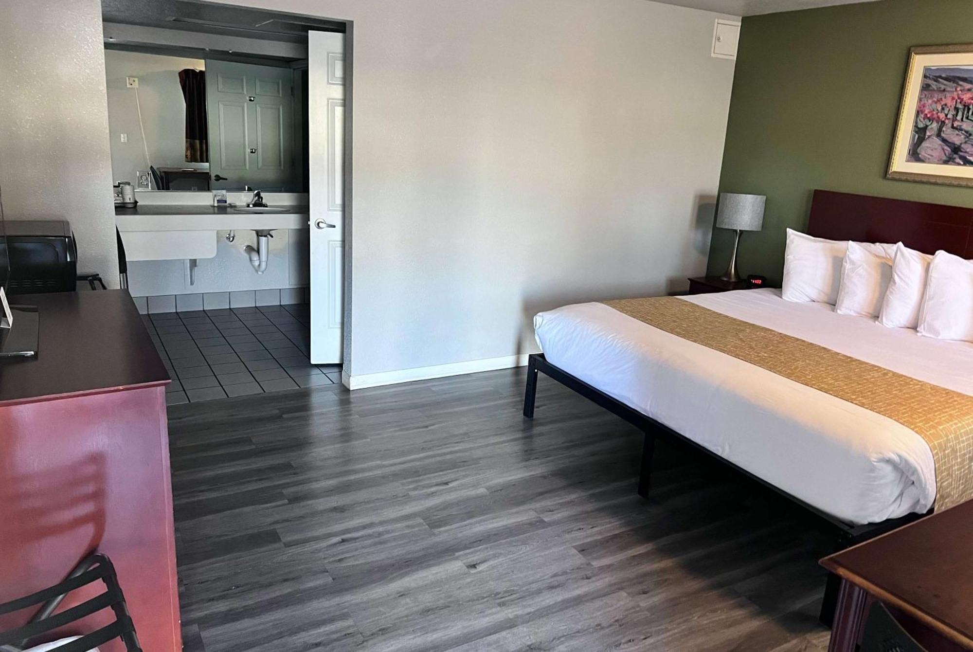 Travelodge By Wyndham Redding Ca Екстериор снимка