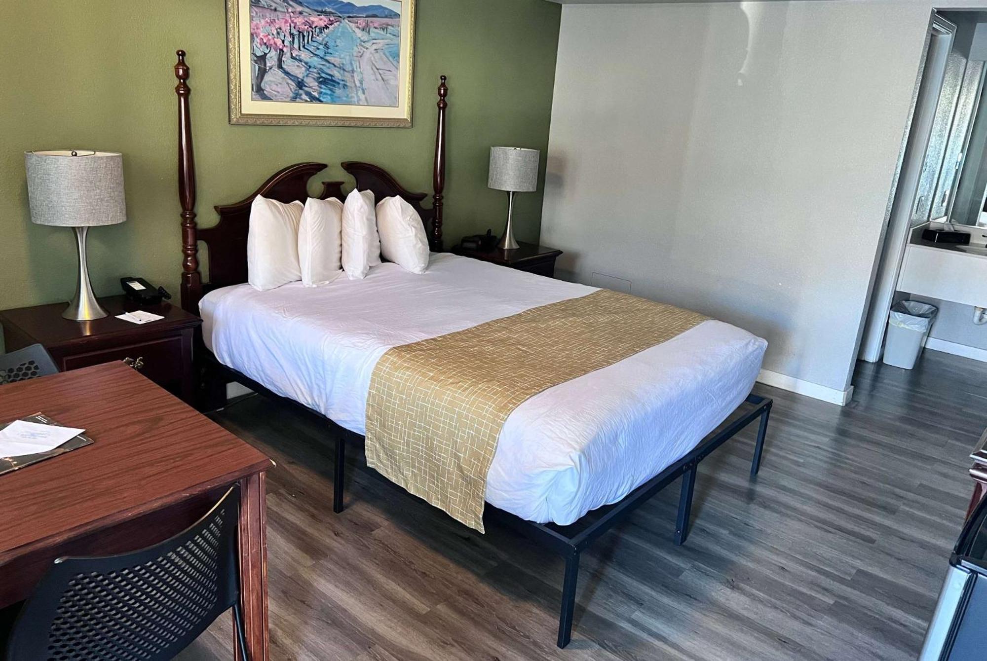 Travelodge By Wyndham Redding Ca Екстериор снимка