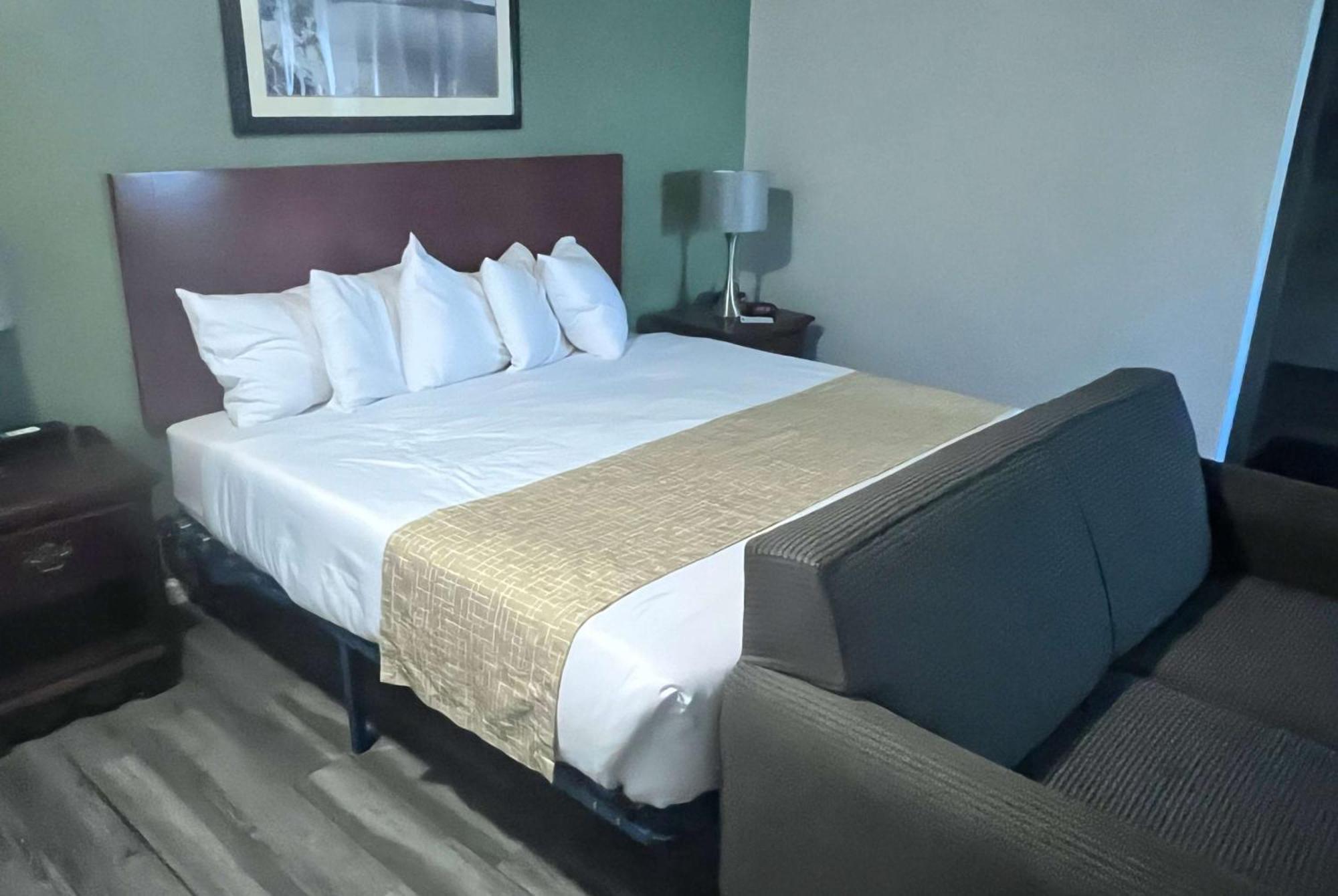 Travelodge By Wyndham Redding Ca Екстериор снимка