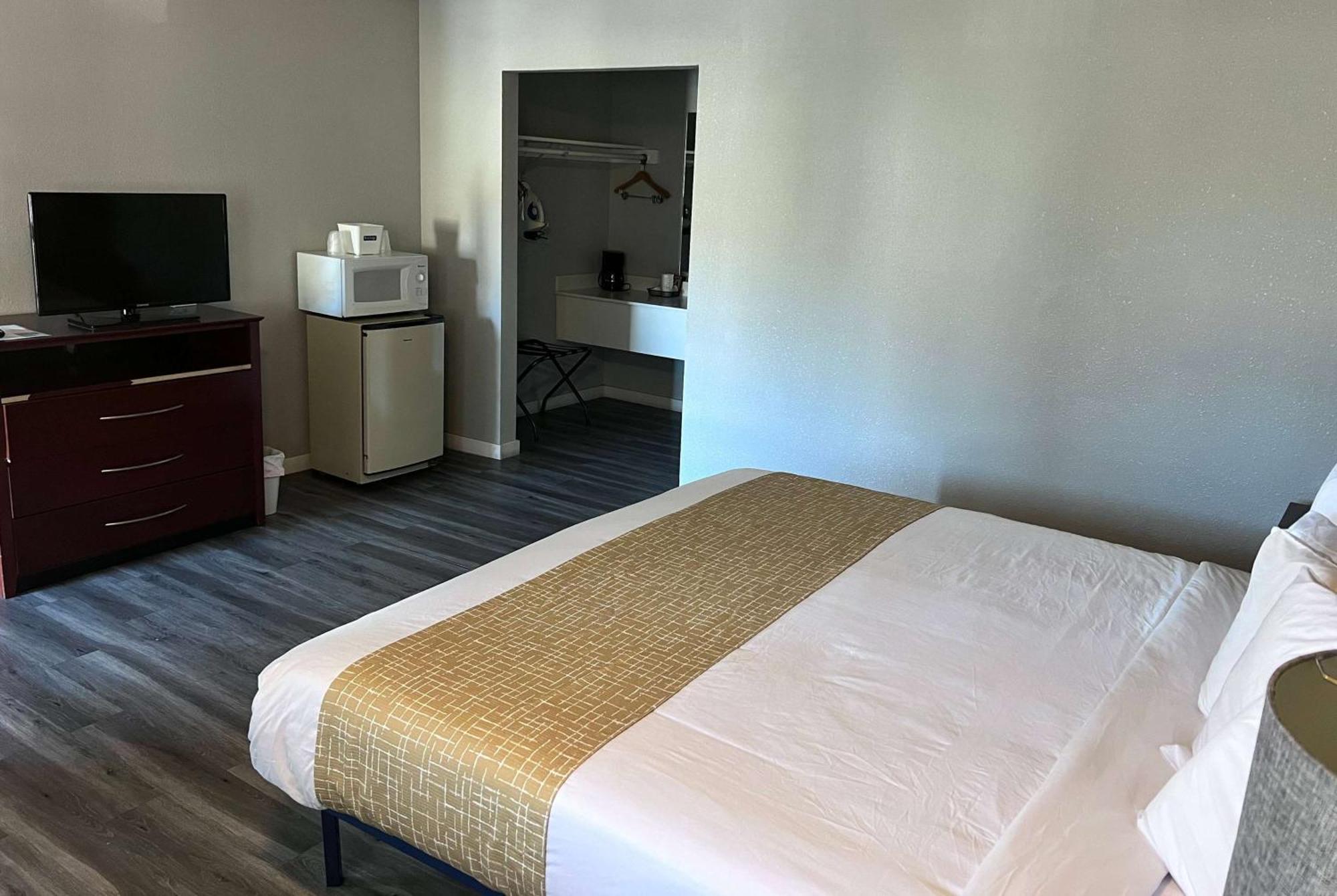 Travelodge By Wyndham Redding Ca Екстериор снимка