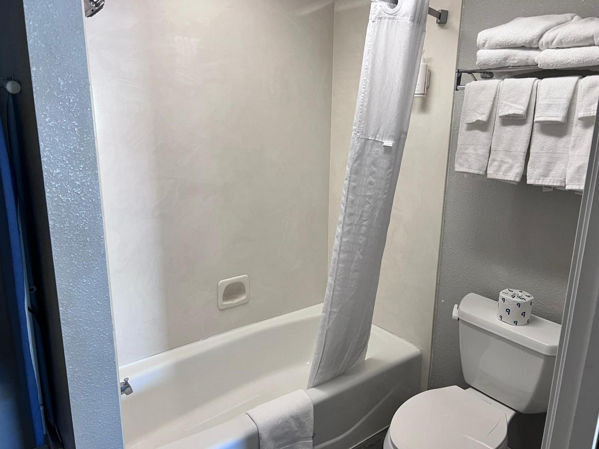 Travelodge By Wyndham Redding Ca Екстериор снимка