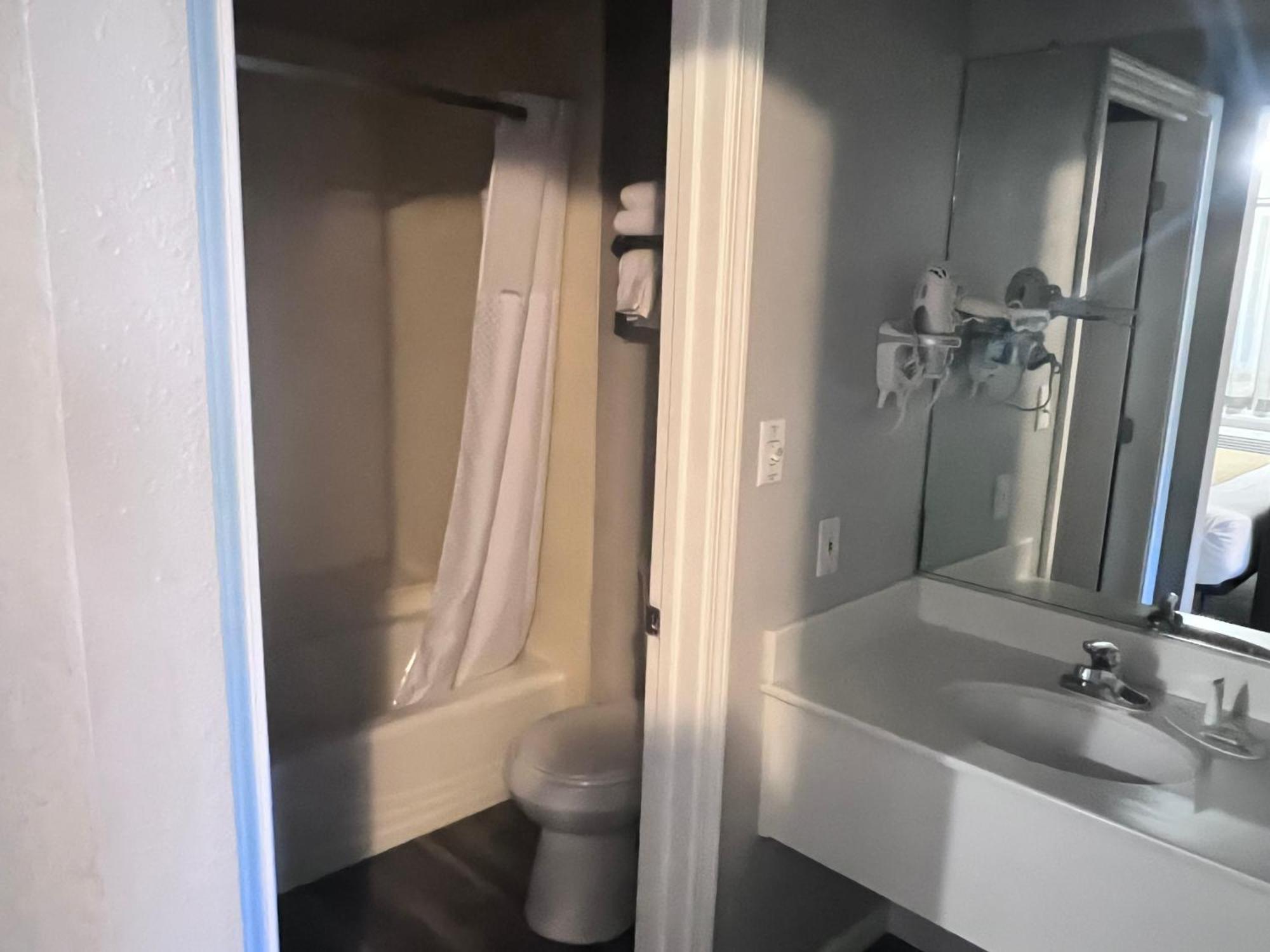 Travelodge By Wyndham Redding Ca Екстериор снимка