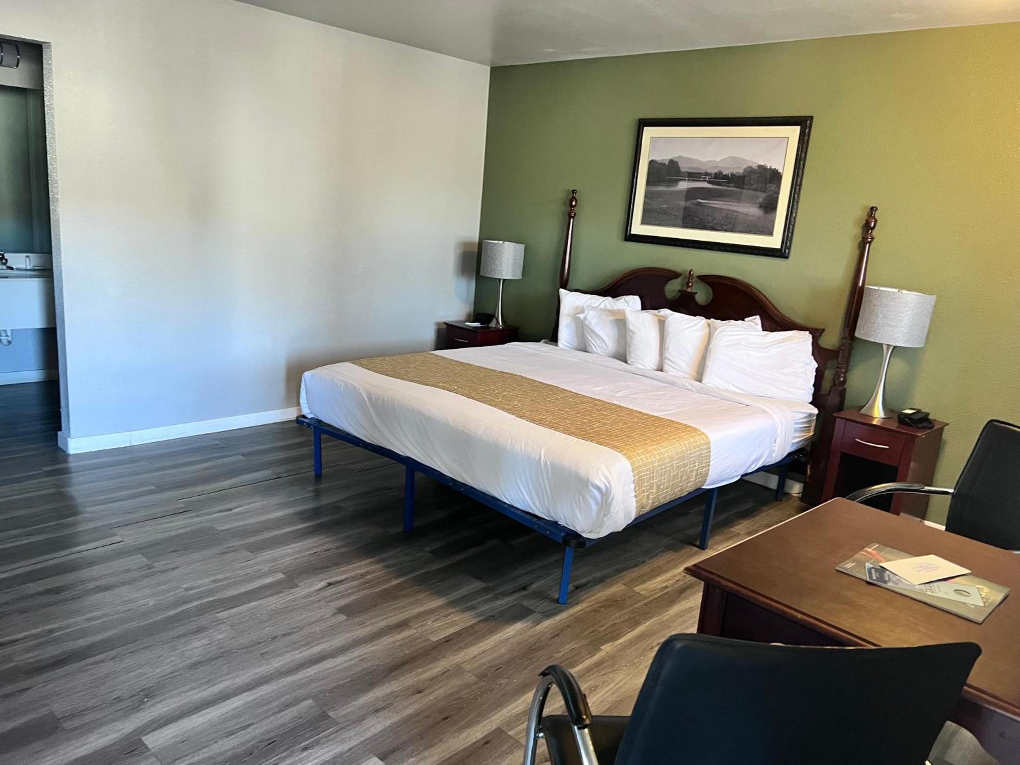 Travelodge By Wyndham Redding Ca Екстериор снимка