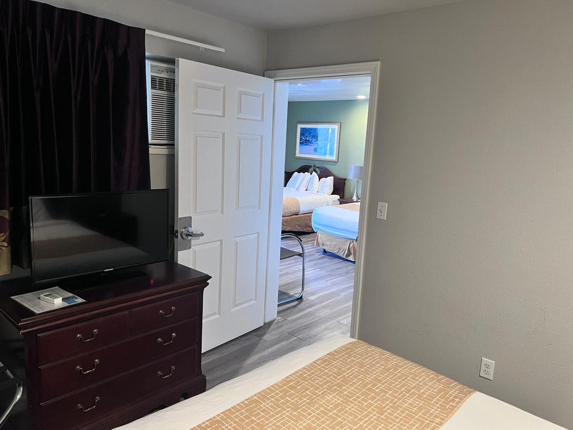 Travelodge By Wyndham Redding Ca Екстериор снимка