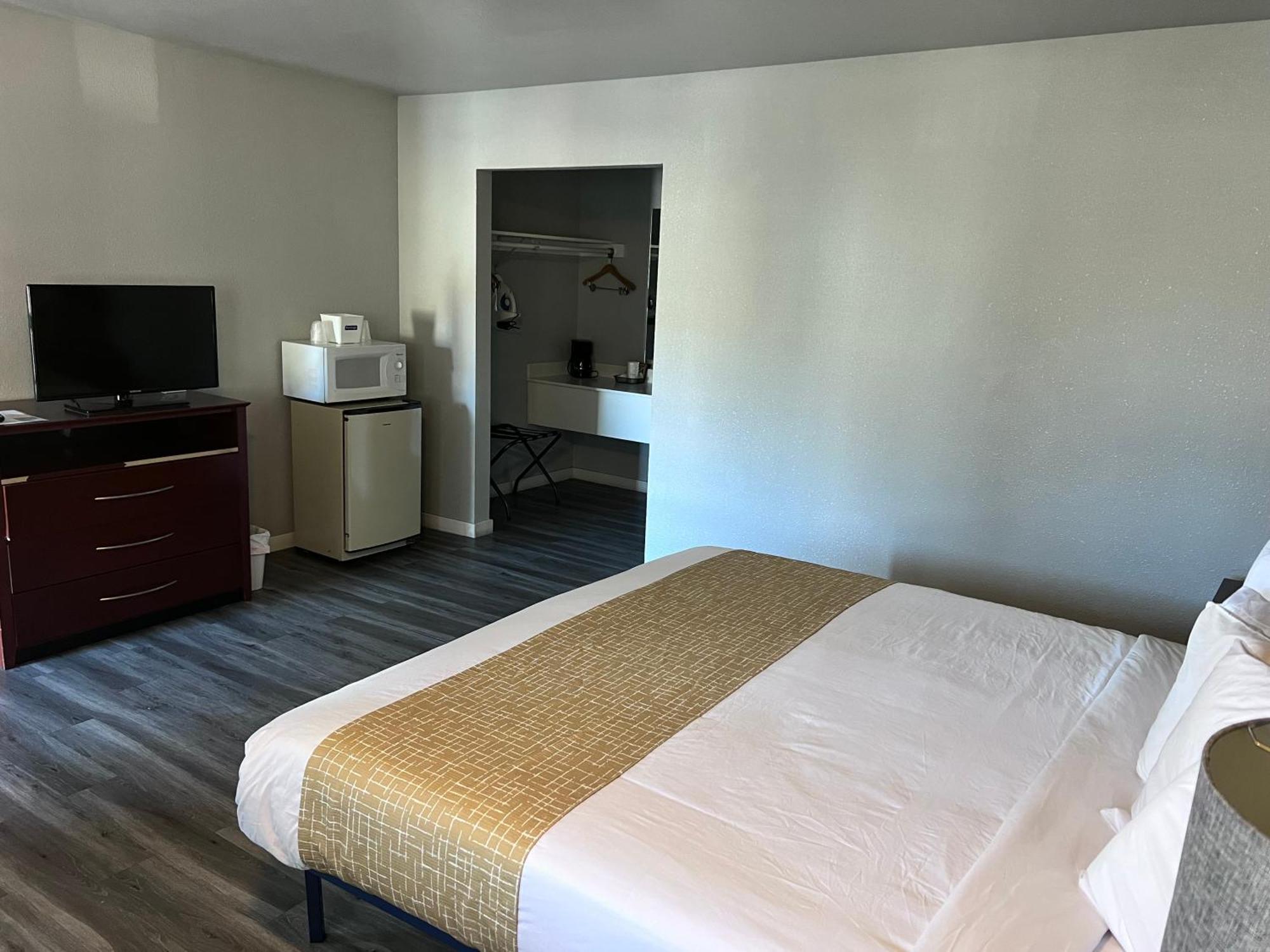 Travelodge By Wyndham Redding Ca Екстериор снимка