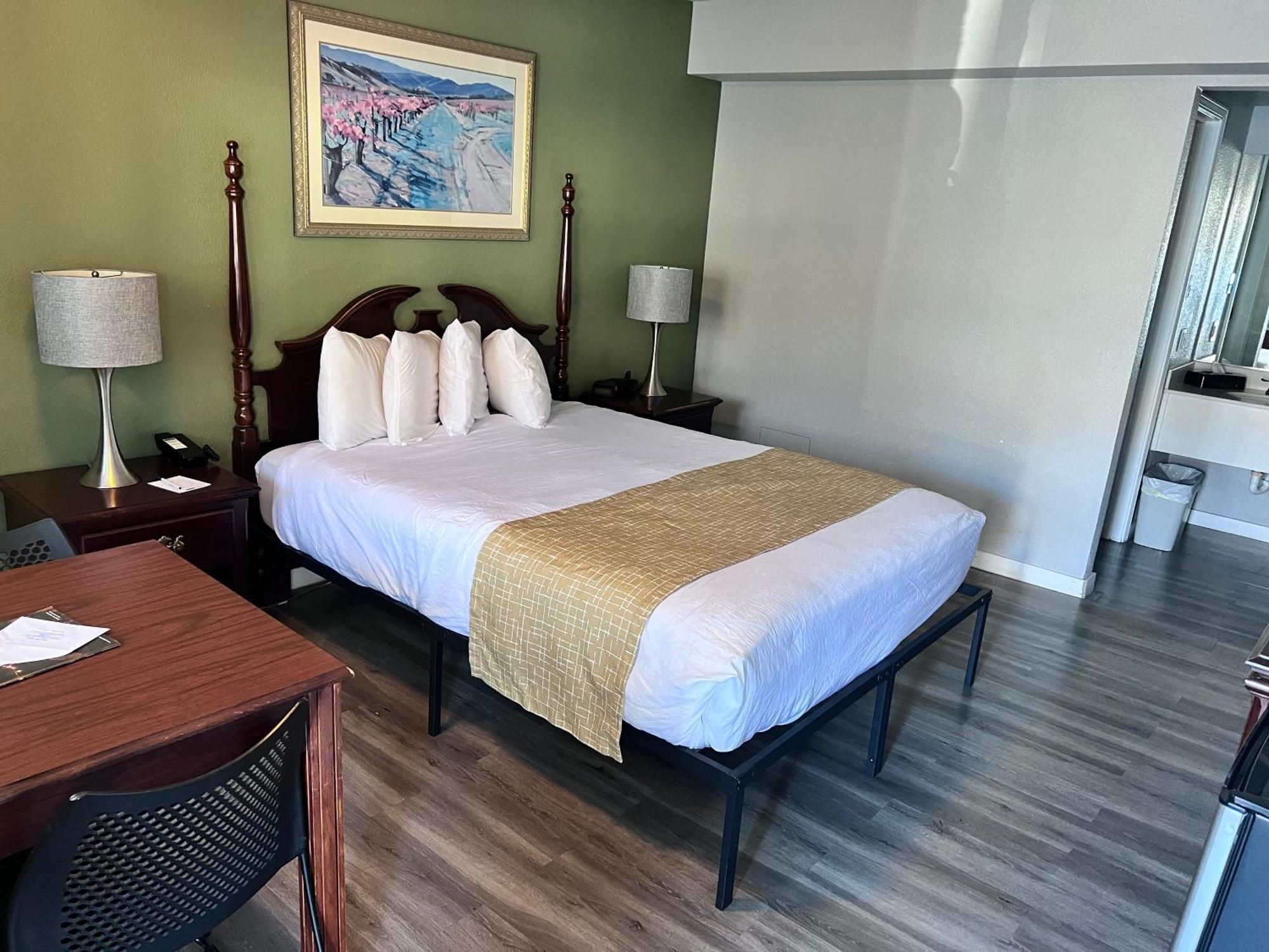 Travelodge By Wyndham Redding Ca Екстериор снимка
