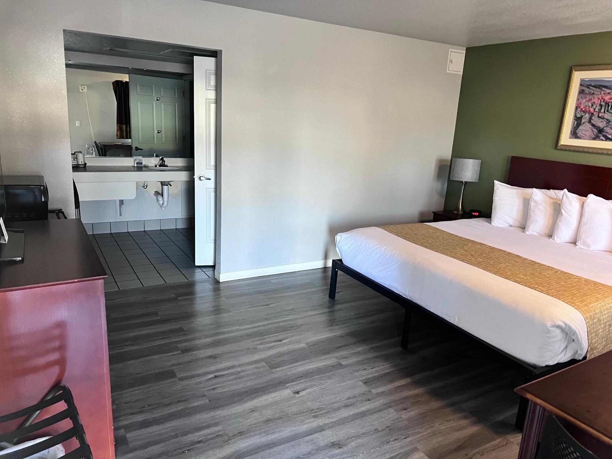 Travelodge By Wyndham Redding Ca Екстериор снимка