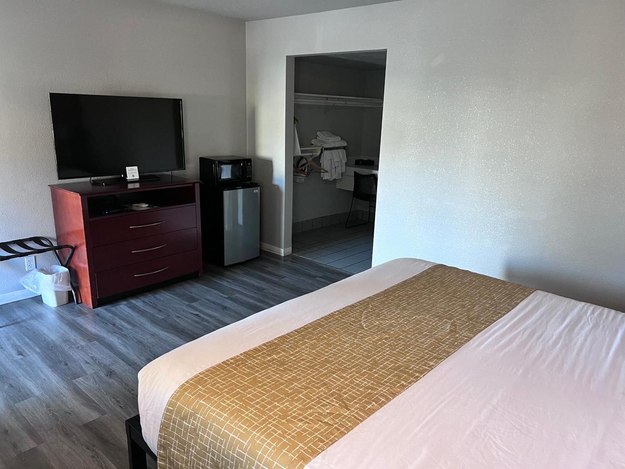 Travelodge By Wyndham Redding Ca Екстериор снимка