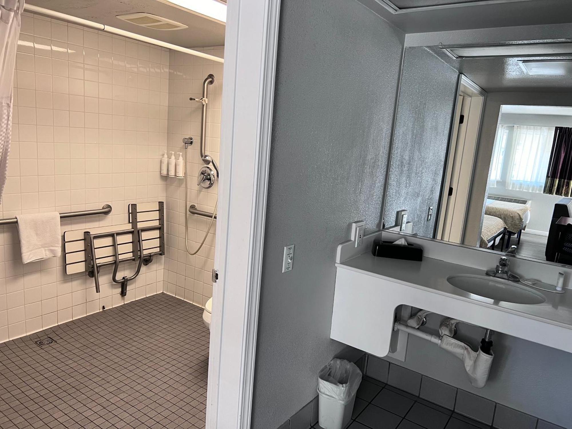 Travelodge By Wyndham Redding Ca Екстериор снимка